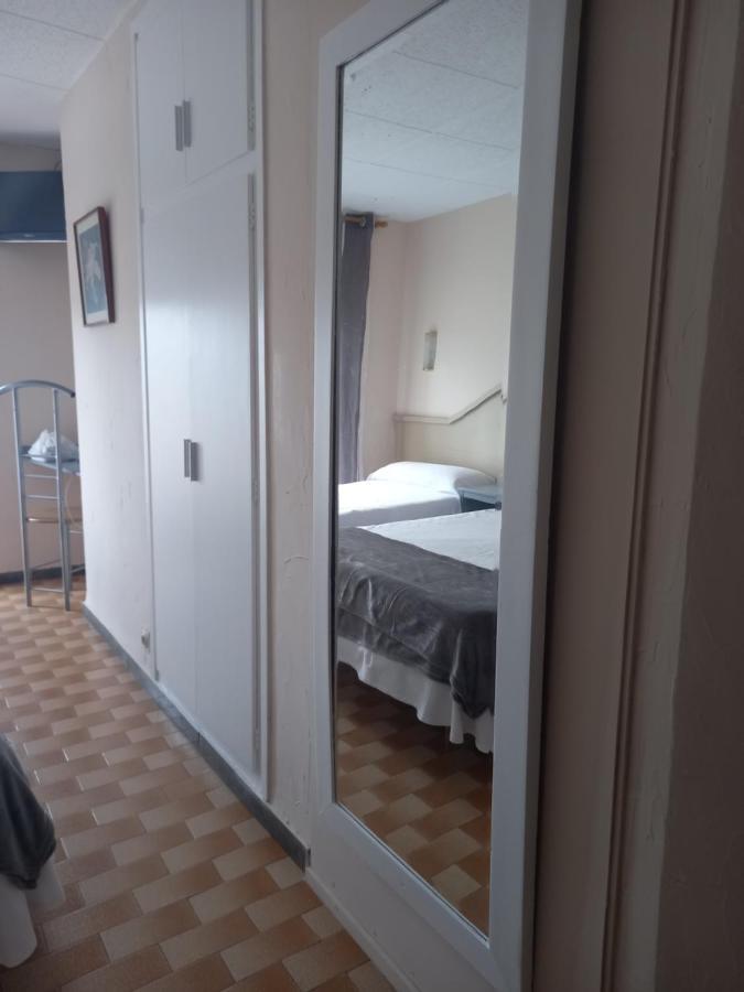 Hostal Sant Bernat Olot Buitenkant foto
