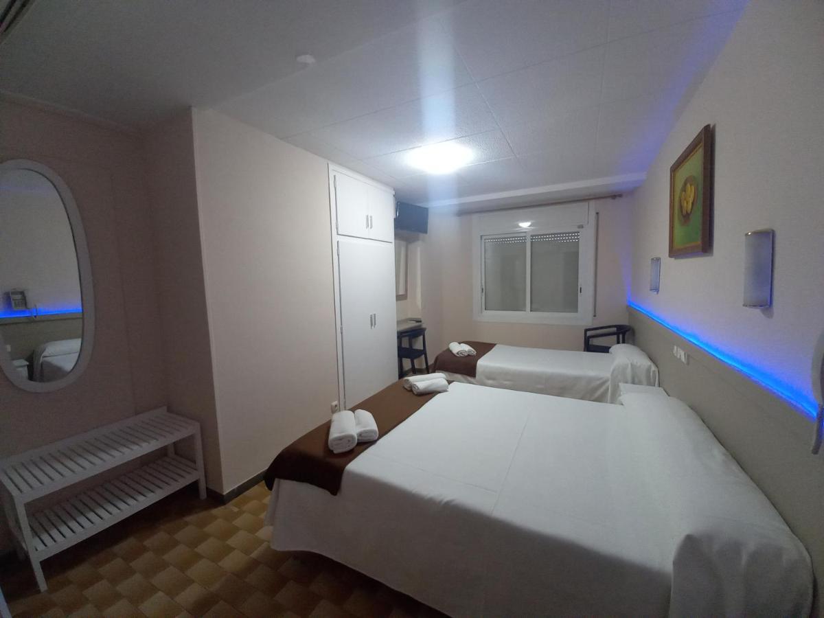 Hostal Sant Bernat Olot Buitenkant foto
